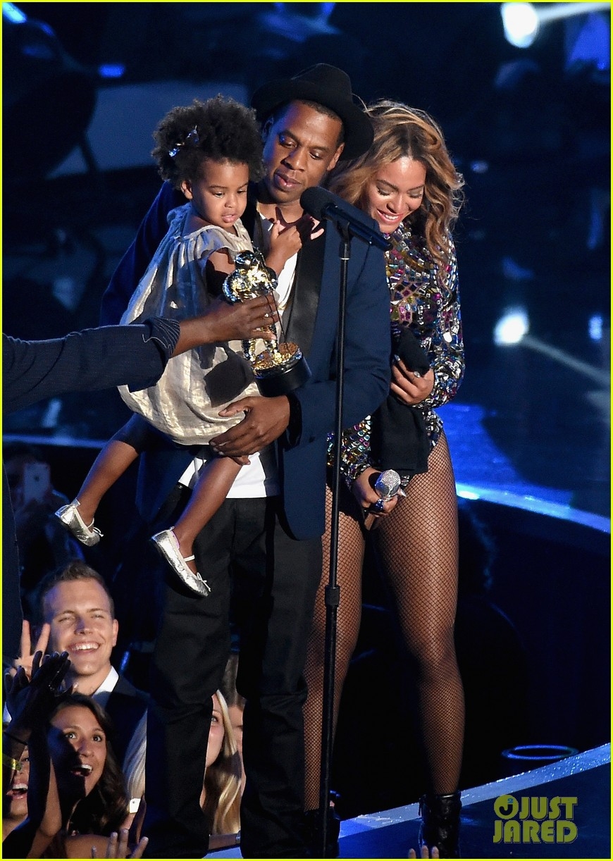 
	
	Cả gia đình của Beyonce đã xuất hiện trên sân khấu và cùng cô nhận giải thưởng cao quý này.